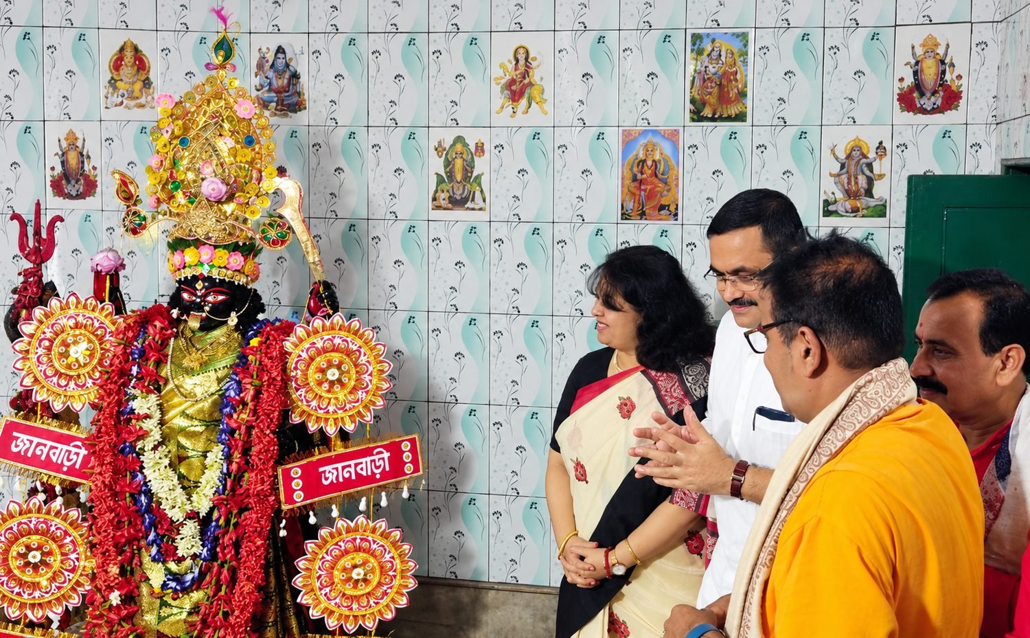 Devotees at darshan